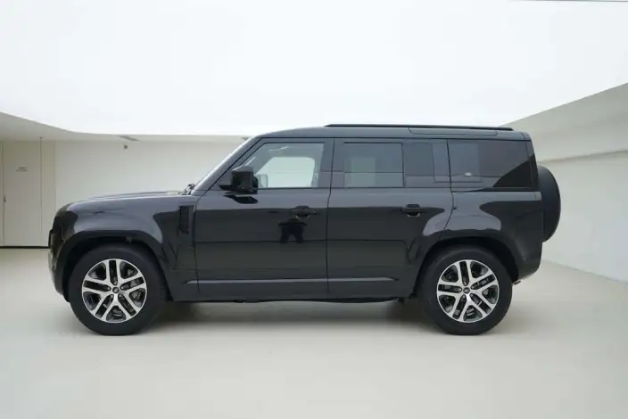 Land Rover Defender 2024 Model 110 3.0T P400 XS