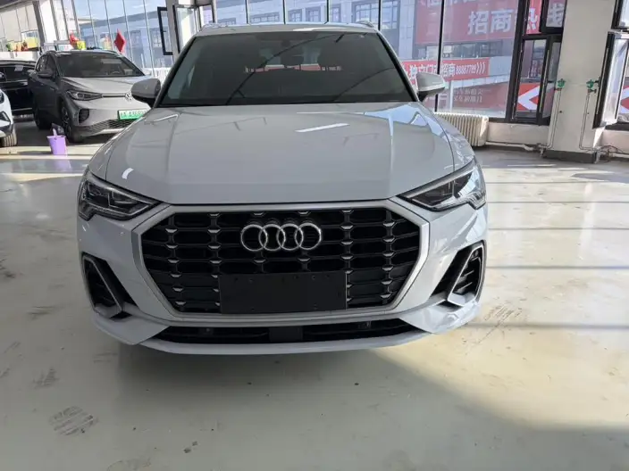 AUDI Q3 2022 Model 35 TFSI Fashion Dynamic Model