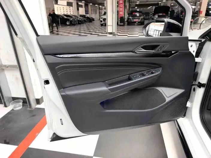 Volkswagen Golf 2021 Model 280TSI DSG R-Line – фото 9