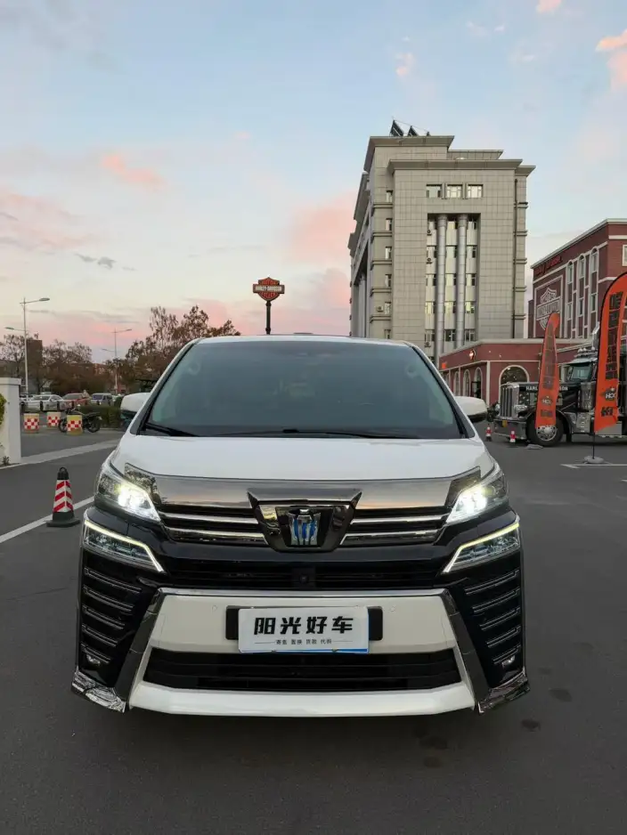 Vellfire 2021 Model Toyota Crown Hybrid 2.5L HV Premium Edition