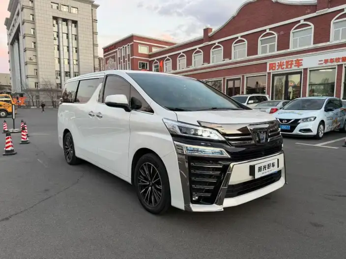 Vellfire 2021 Model Toyota Crown Hybrid 2.5L HV Premium Edition