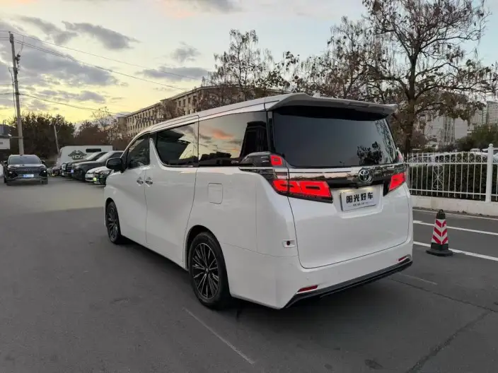 Vellfire 2021 Model Toyota Crown Hybrid 2.5L HV Premium Edition