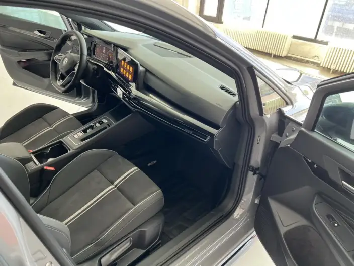 Volkswagen Golf 2023 Model 280TSI DSG R-Line – фото 8