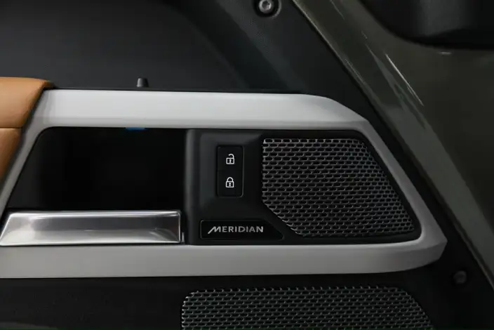 Land Rover Defender 2023 Model Facelift 110 P400 X-Dynamic HSE – фото 10