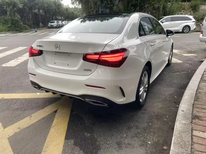 Mercedes-Benz A-class 2023 Model A 180 L Sports sedan – фото 6