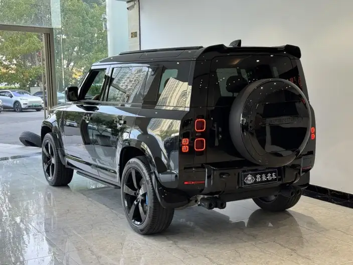 Land Rover Defender 2025 Model 110 3.0T P400 HSE X-Dynamic