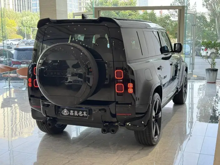 Land Rover Defender 2025 Model 110 3.0T P400 HSE X-Dynamic – фото 5