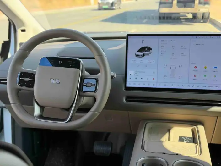 Li Auto i8 2025 Model Standard Edition – фото 9