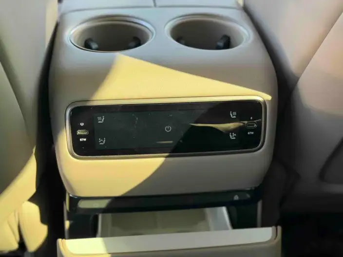 Li Auto i8 2025 Model Standard Edition – фото 10