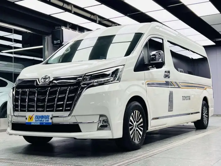 Hiace 2022 Model 3.5L Automatic Rear Drive 7 seat Parallel Imported