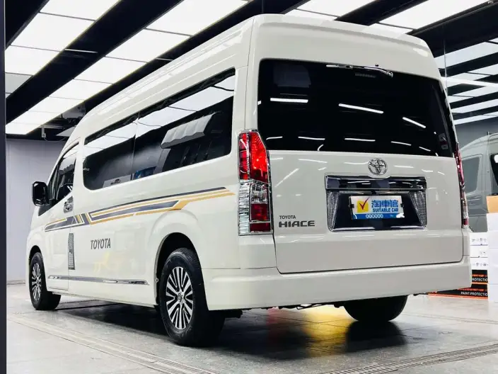 Hiace 2022 Model 3.5L Automatic Rear Drive 7 seat Parallel Imported