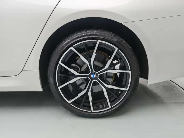BMW 5 Series 2023 Model 530Li Leading Model M Sports Set – фото 9