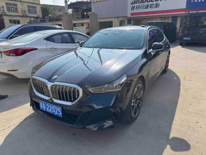 BMW 5 Series 2025 Model 525Li Luxury Set – фото 1
