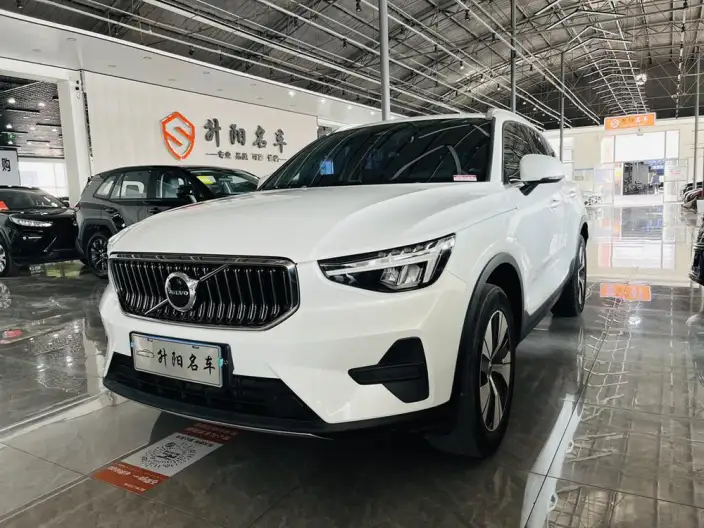 Volvo XC40 2024 Model B3 Smart Range Deluxe Edition
