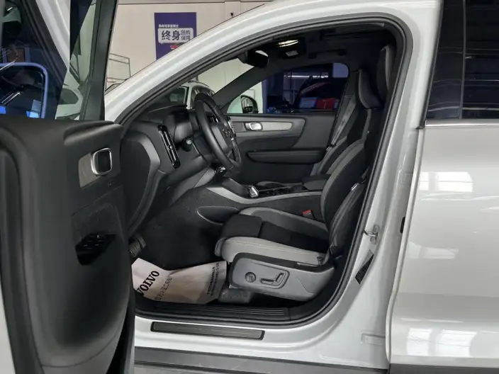 Volvo XC40 2024 Model B3 Smart Range Deluxe Edition – фото 10