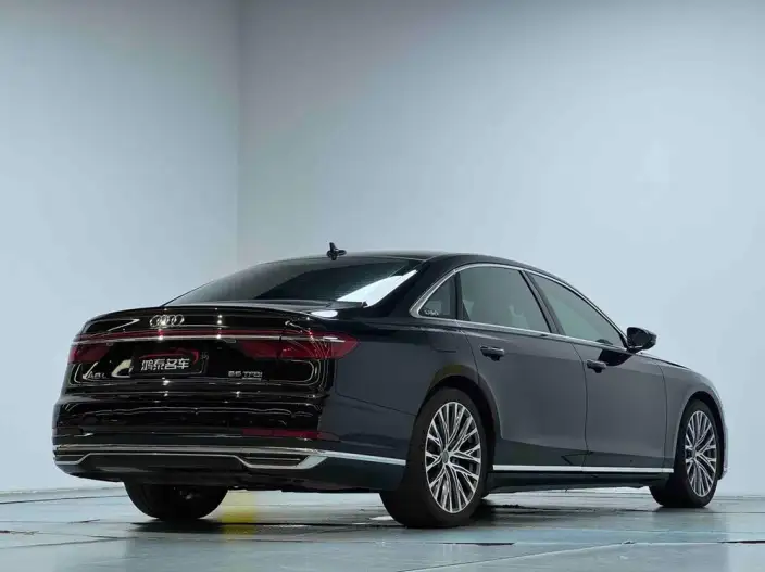Audi A8 2022 Model A8L 50 TFSI quattro Comfort Model Collector Edition Edition – фото 6