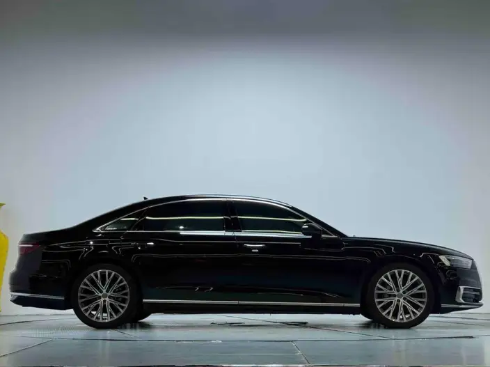 Audi A8 2022 Model A8L 50 TFSI quattro Comfort Model Collector Edition Edition – фото 7