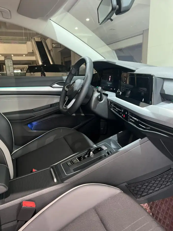 Volkswagen Golf 2024 Model 280TSI DSG Pro Lexiang Edition – фото 9