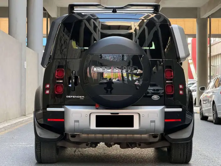 Land Rover Defender 2023 Model 90 3.0T P400 XS