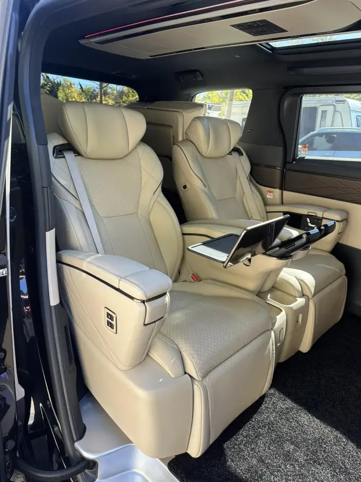 Elfa 2023 Model 2.5L Intelligent Hybrid 4WD Premium