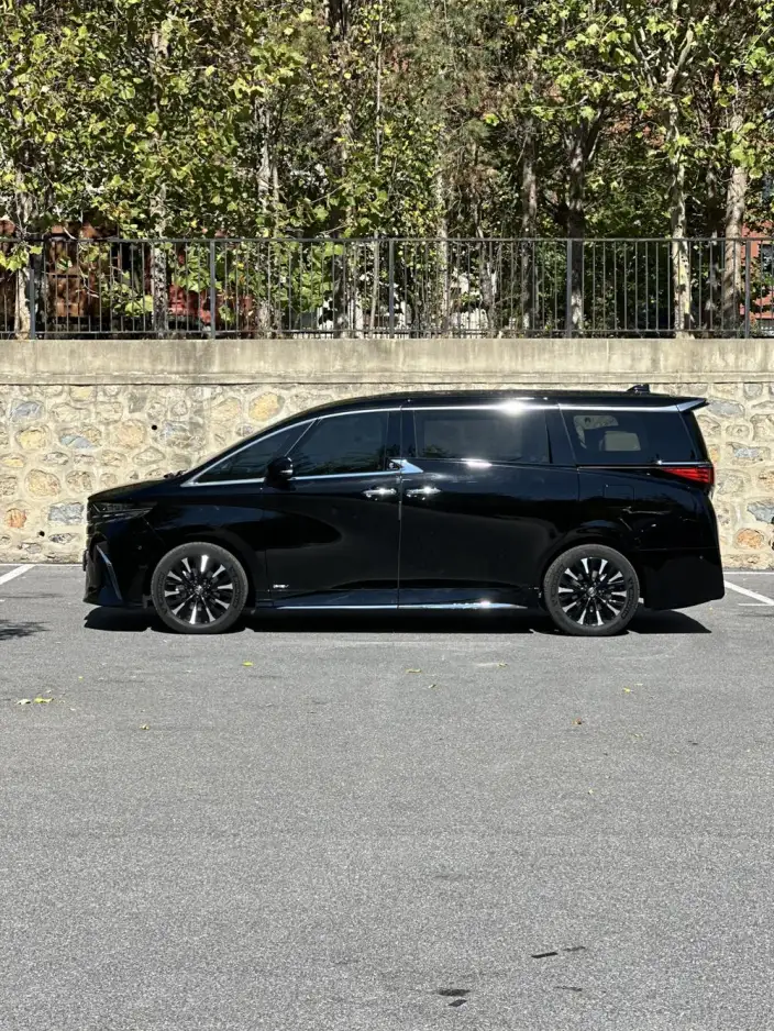 Elfa 2023 Model 2.5L Intelligent Hybrid 4WD Premium
