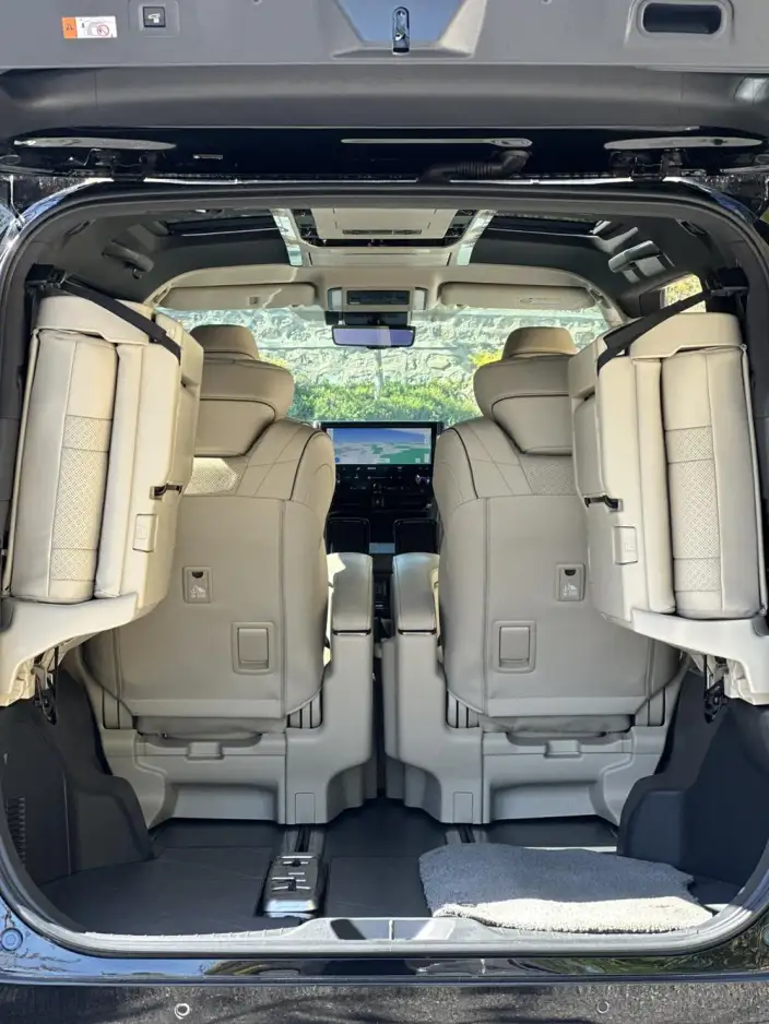 Elfa 2023 Model 2.5L Intelligent Hybrid 4WD Premium – фото 9