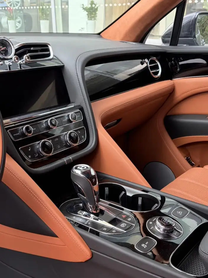 Bentayga 2024 Model 4.0T V8 – фото 8