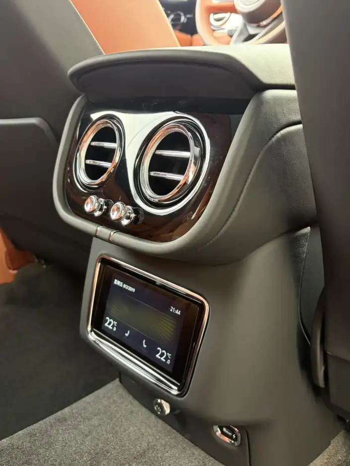 Bentayga 2024 Model 4.0T V8 – фото 9