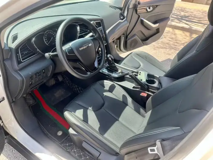 Venucia D60 2021 Model 1.6L XE CVT Smooth Ride Edition – фото 8