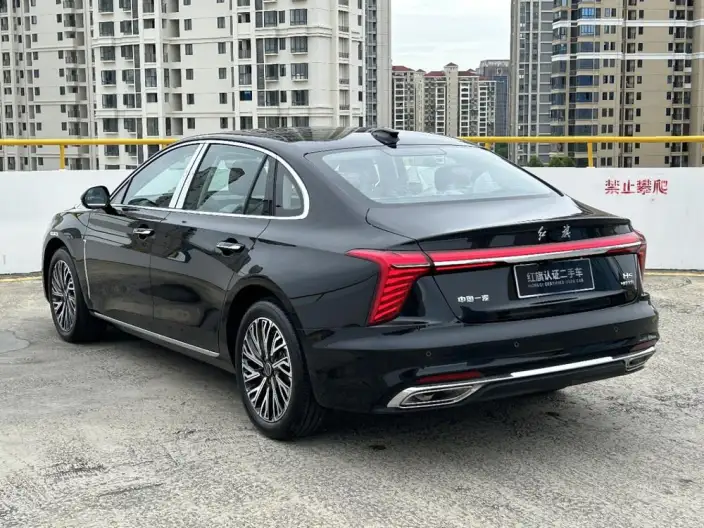 Hongqi H5 2025 Model 2.0T Automatic Flag Enjoy Edition