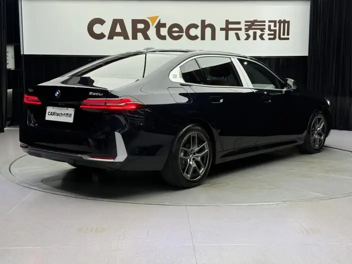 BMW 5 Series 2026 Model 530Li Leading Model M Sports Set – фото 7