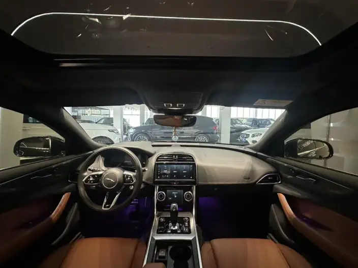 Jaguar XE L 2023 Model 2.0T 250PS R-DYNAMIC S Enterprising Sports Edition – фото 7