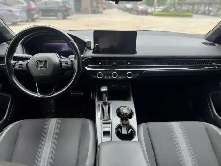 Honda Civic 2022 Model 240TURBO CVT Combustion Edition – фото 7
