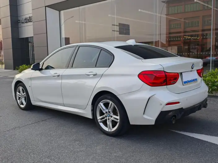 BMW 1 Series 2023 Model 120i M Sports Night Edition – фото 5