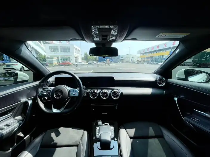 Mercedes-Benz A-class 2023 Model A 200 L Sports sedan Dynamic Edition – фото 7