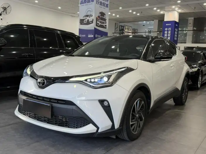 Toyota C-HR 2022 Model 2.0L Leading version – фото 1