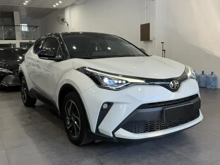 Toyota C-HR 2022 Model 2.0L Leading version – фото 3