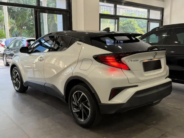 Toyota C-HR 2022 Model 2.0L Leading version – фото 4