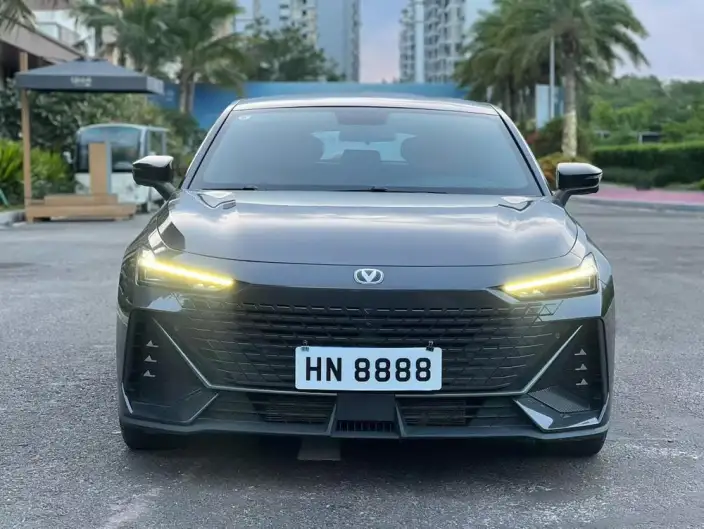 Changan UNI-V 2023 Model 1.5T Noble Model – фото 2