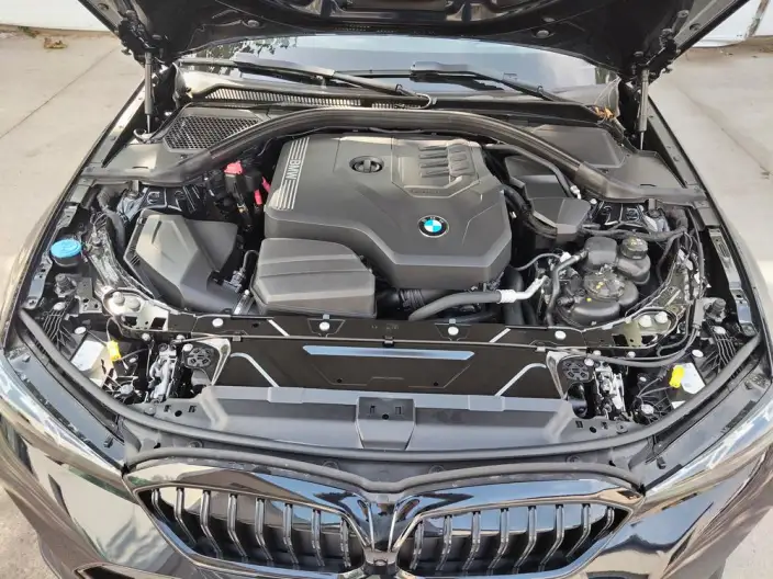 BMW 3 Series 2026 Model 330i M Sports Night Set – фото 6
