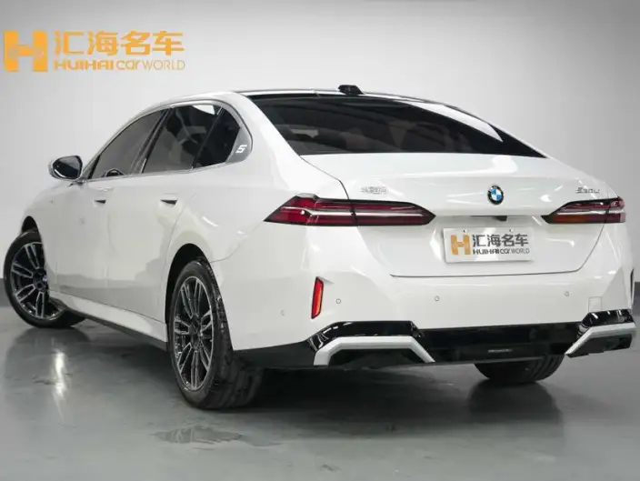 BMW 5 Series 2025 Model 530Li Leading Model M Sports Set – фото 4