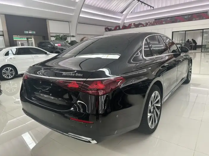 Mercedes-Benz E-Class 2024 Model E 300 L Luxury Model sedan – фото 5