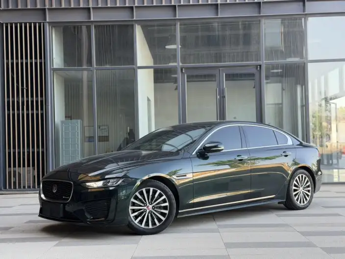 Jaguar XE L 2022 Model 2.0T 200PS R-DYNAMIC Youth Sports Edition – фото 1