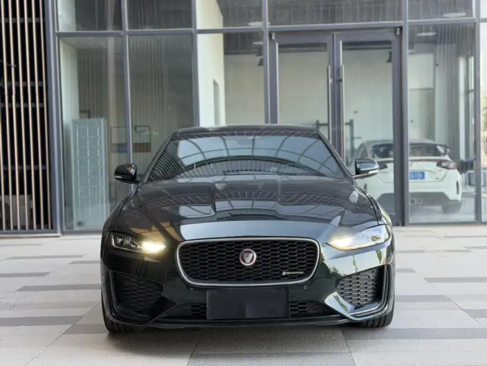 Jaguar XE L 2022 Model 2.0T 200PS R-DYNAMIC Youth Sports Edition – фото 2