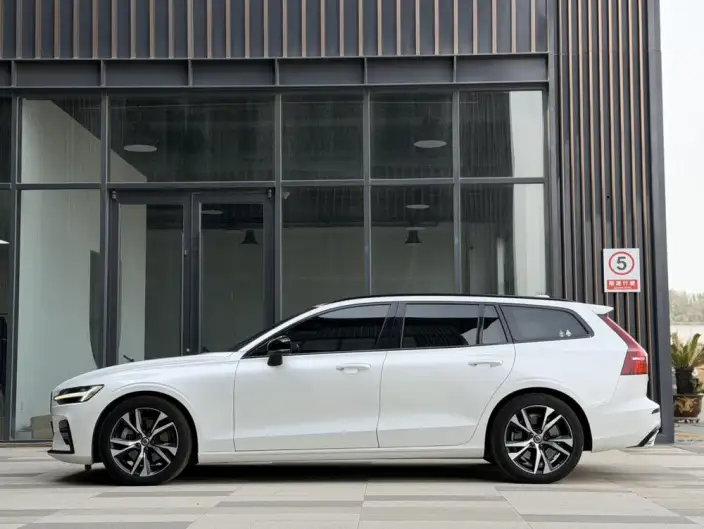 Volvo V60 2022 Model B5 Smart Range Sports Edition