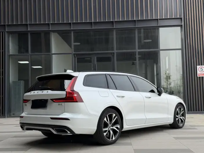 Volvo V60 2022 Model B5 Smart Range Sports Edition – фото 5