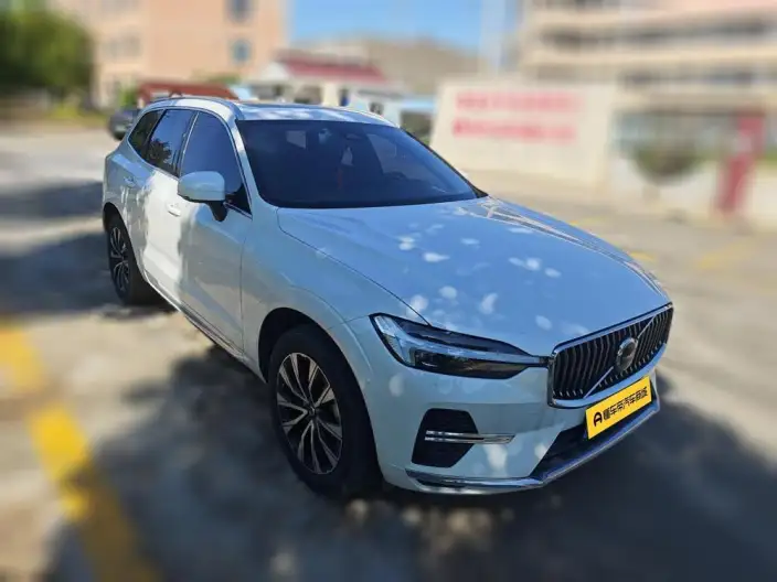 Volvo XC60 2023 Model B5 4WD Smart Range Deluxe Edition