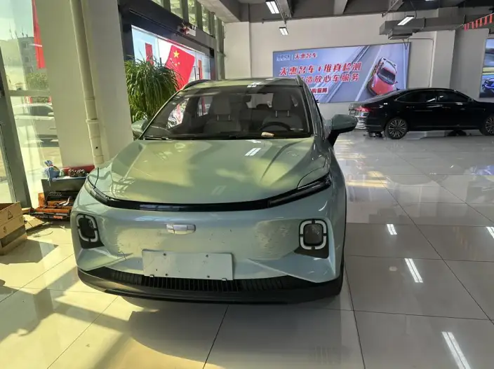 Geely Geometry E Firefly 2024 Model 301KM Xingguang – фото 2