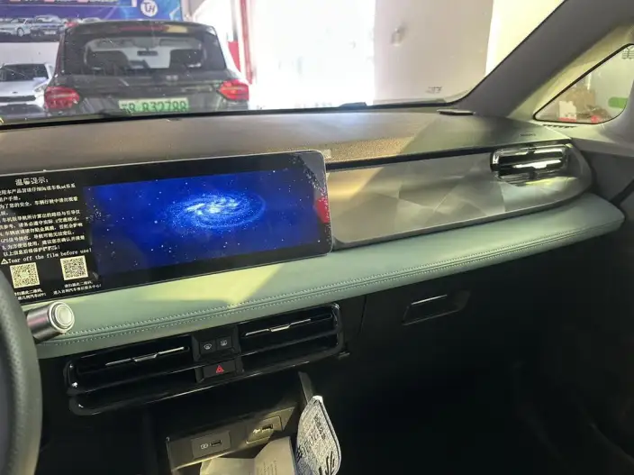 Geely Geometry E Firefly 2024 Model 301KM Xingguang – фото 8