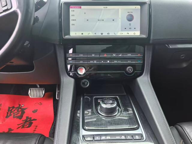 Jaguar F-PACE Модель 2019 года 2.0T 4WD Urban Exclusive Edition – фото 5
